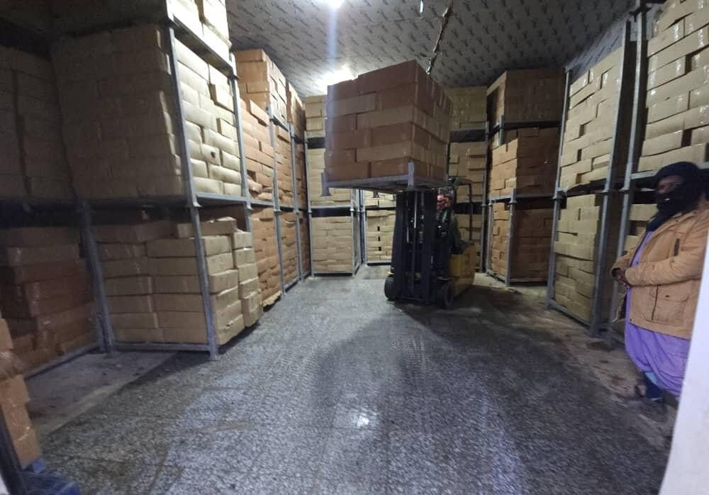 Cold storage holding seafood at temperature